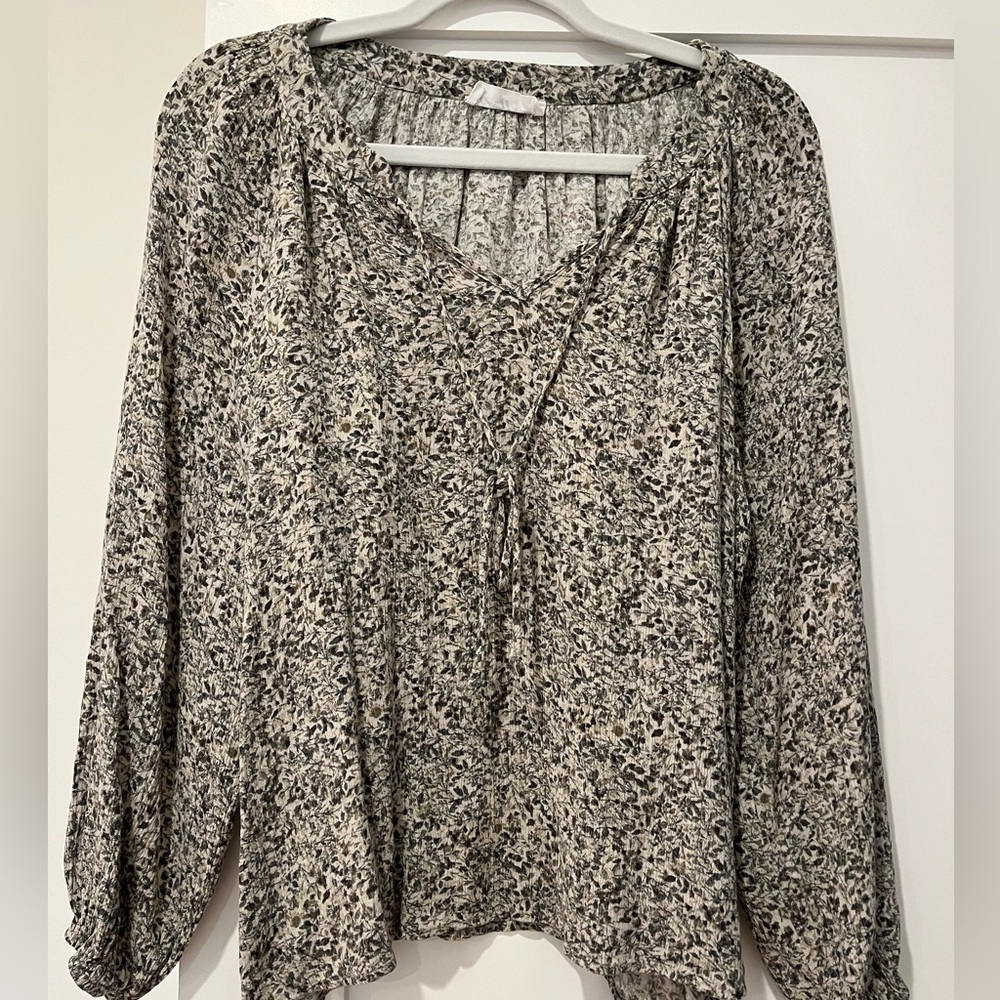 Carly Jean Los Angeles Black and Cream Floral Peasant Blouse